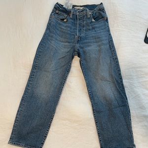 Levi’s ribcage straight ankle 28x27L